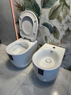 Sanitari a terra - Modello "Hit" Bianco Lucido
