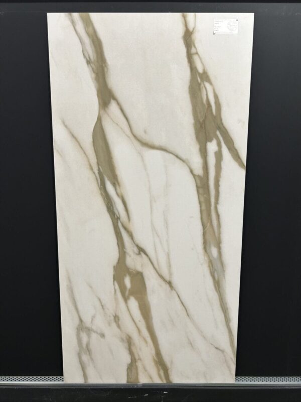 Piastrella "Calacatta Gold Mat"