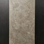 Piastrella "Royal Trav Fuscus Cros R10"