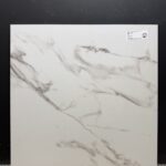 Piastrella "Silk Calacatta"