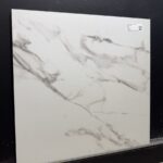 Piastrella "Silk Calacatta"