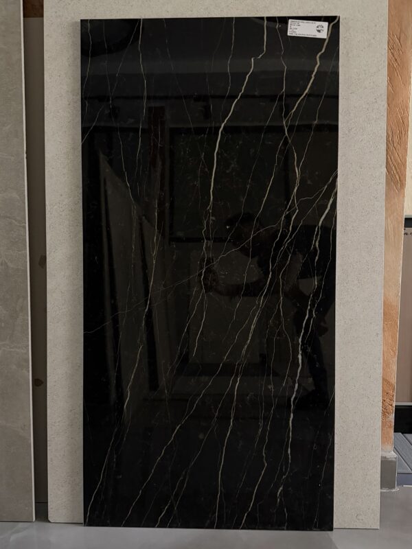 Piastrella "Rimini Black Brill Gold Lux"